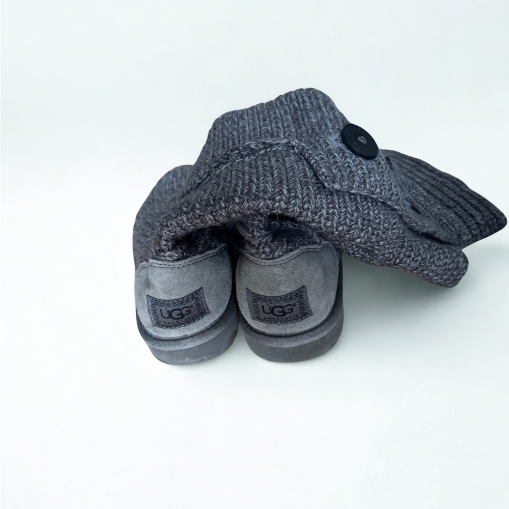UGG Gray Knit Button Winter Boots, EUC, Women’s Size 7 - Picture 3 of 6